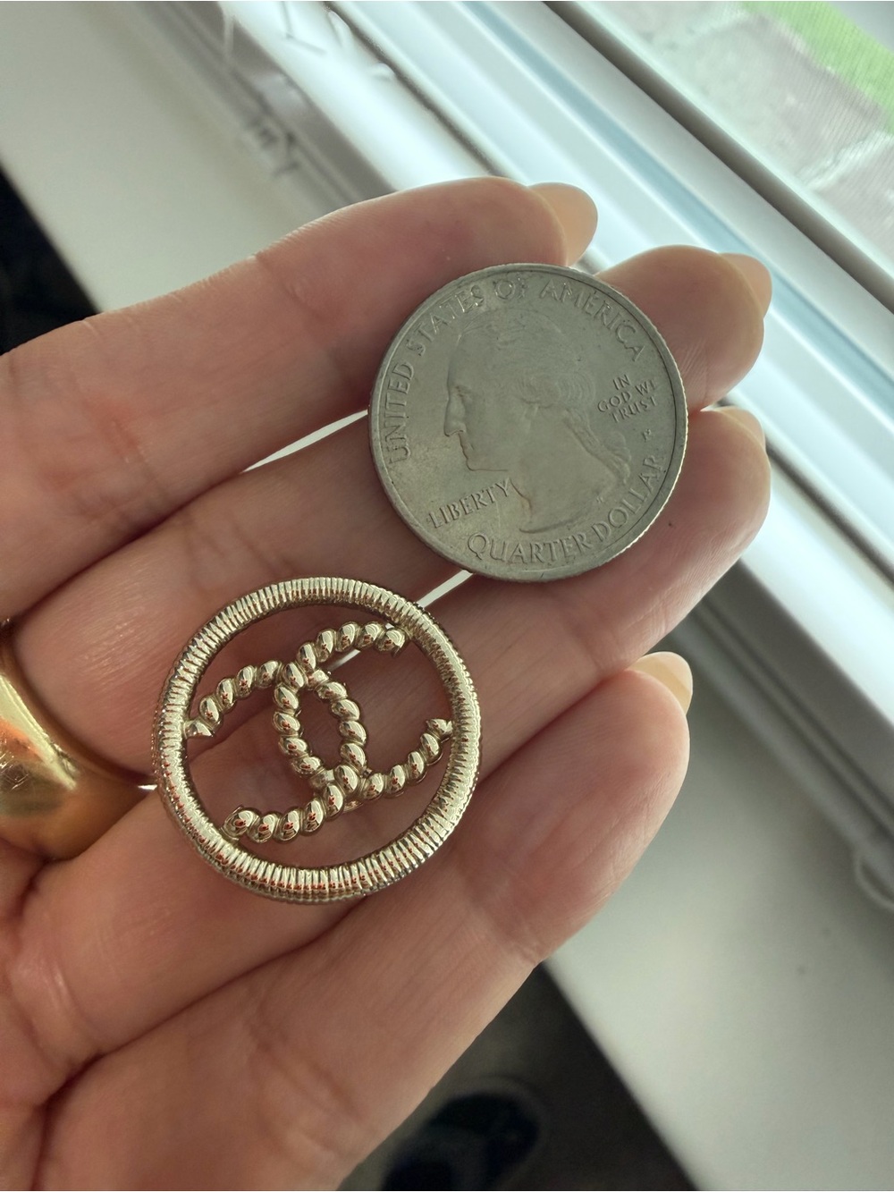 EUC Vintage Chanel Logo Gold Earrings - Picture 9 of 9